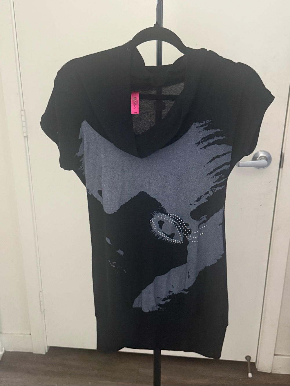 Tiara Black and Gray Graphic Hooded Short Sleeve Top